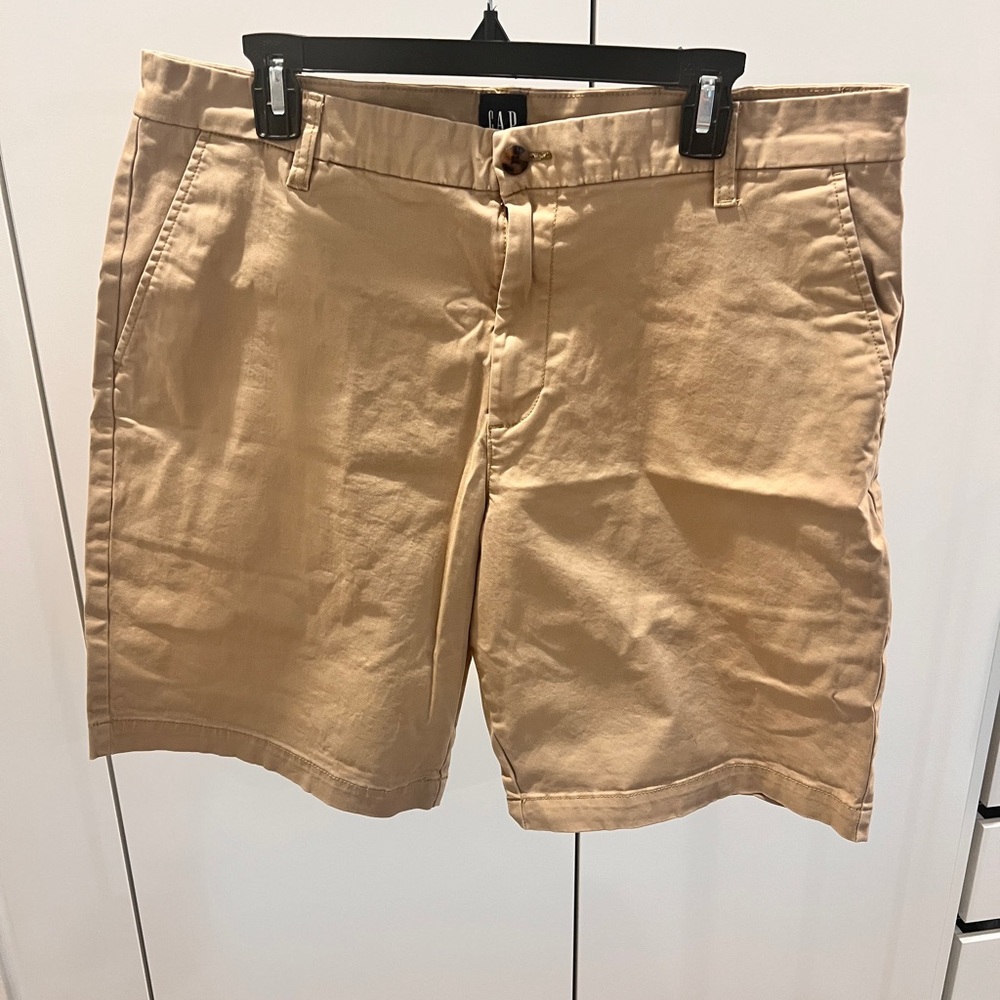 GAP Men's Khaki Flat Front Shorts